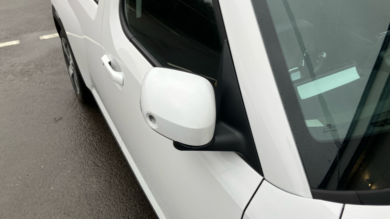 Hyundai INSTER 85kW 02 49kWh 5dr Auto Electric Hatchback